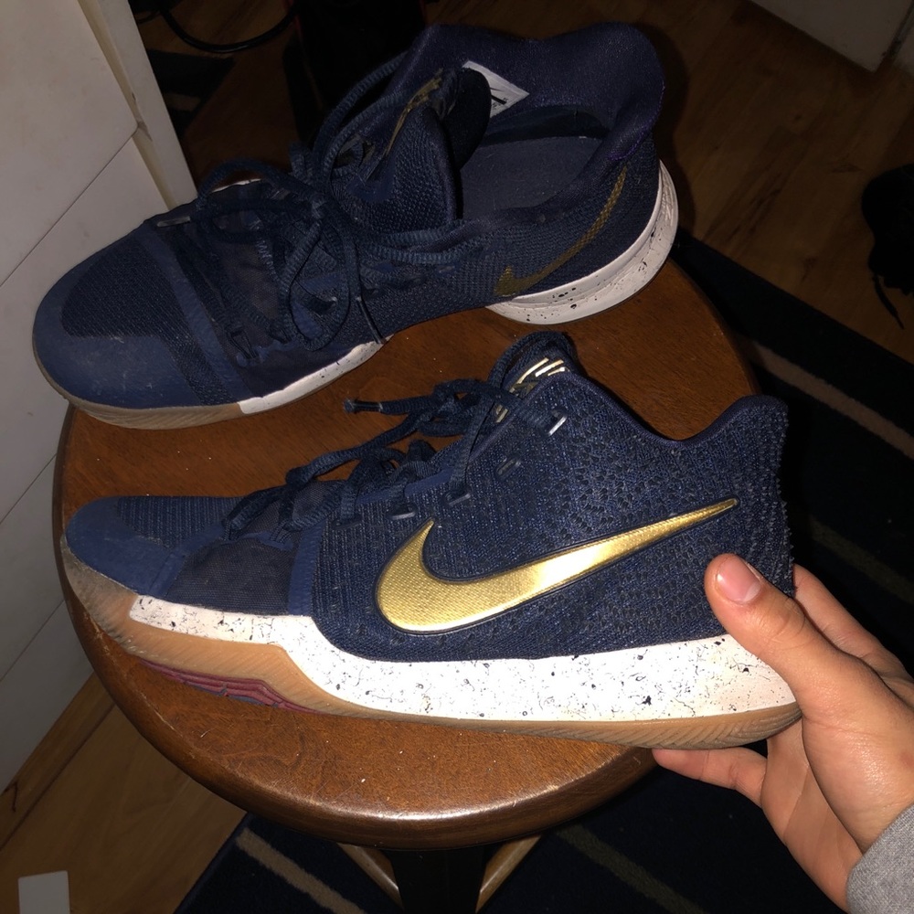 Kyrie 3s
